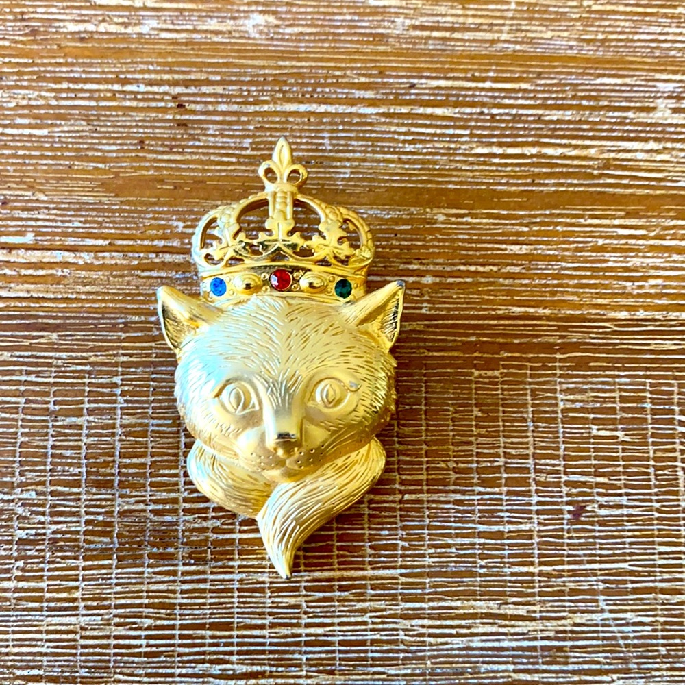 Cat with a Crown Pin